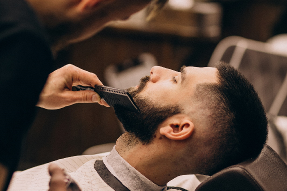 HomemFazendoBarba